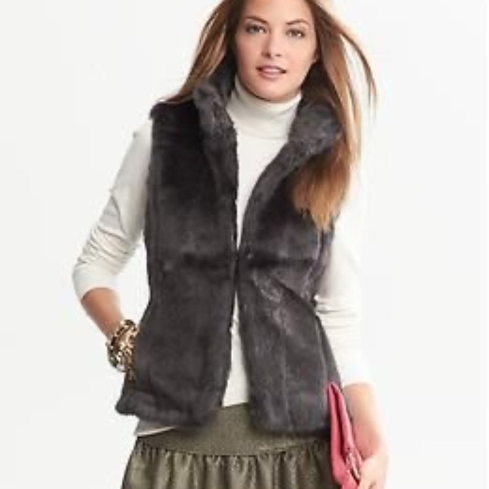 BANANA REPUBLIC Gray Faux Fur Vest - Size M